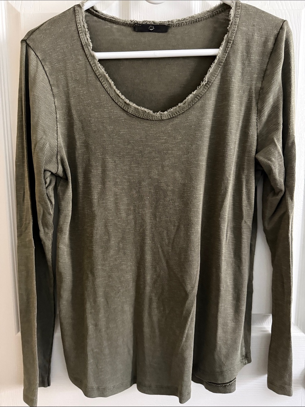 Women's Olive Green Frayed Long-Sleeve Scoop Neck Tee